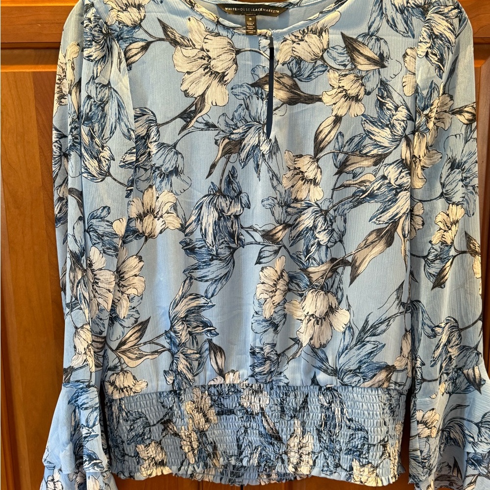 White House Black Market floral blue Women's Top